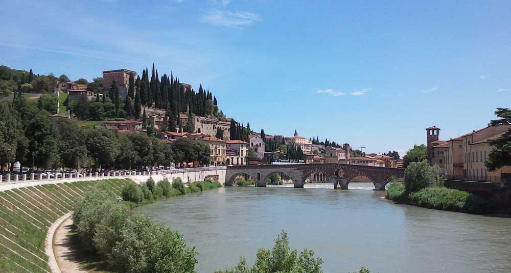 Ponte Pietra dal Fiume
